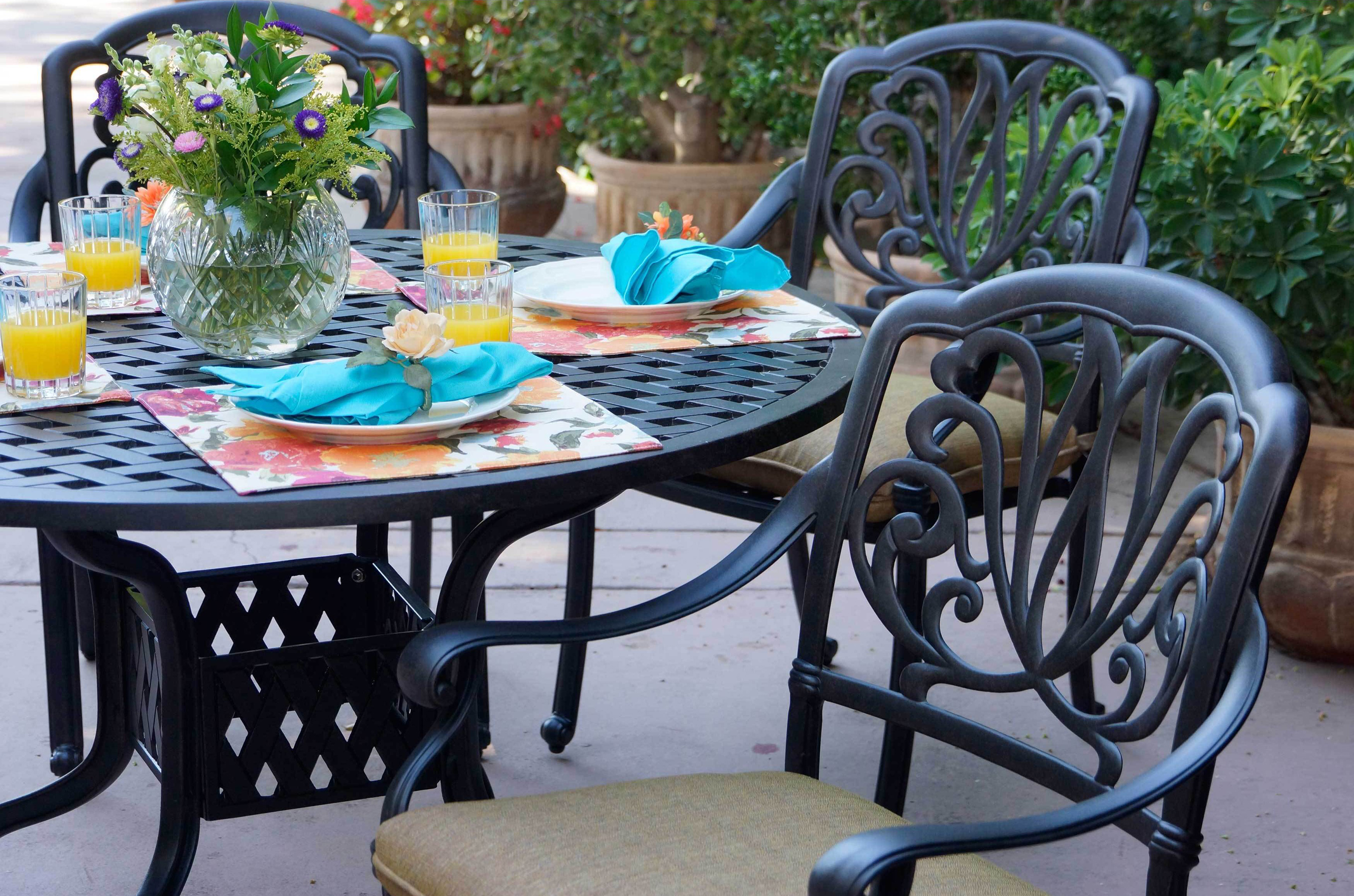 Patio Furniture Refinishing Services, How To Fix Cast Iron Patio Furniture
